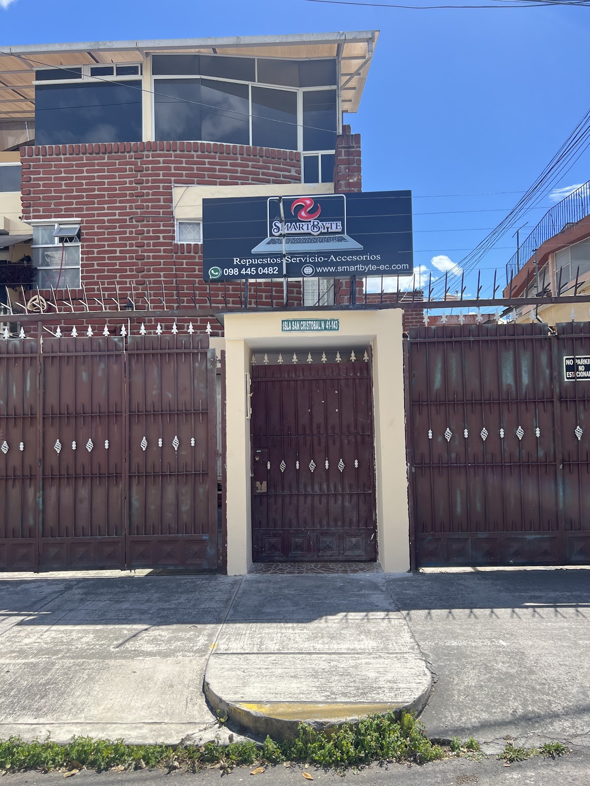 Fachada del local de SmartByte